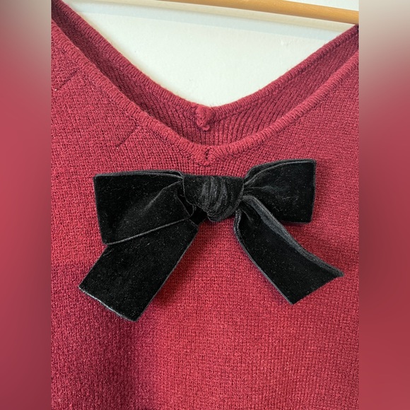 BNWOT Molly Bracken Burgundy V-neck Sweater with Velvet Bows, size XS/S 👚 - Picture 5 of 7